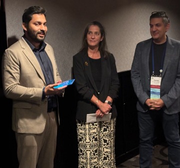 Atif Mohammed Ashraf receving award