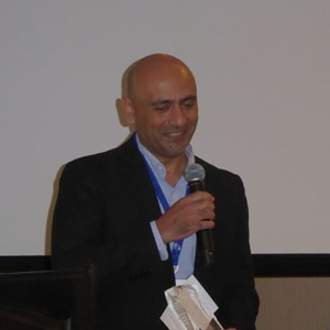 Husam Muslim accepting the DWJ award at the BCPE reception in October 2019.